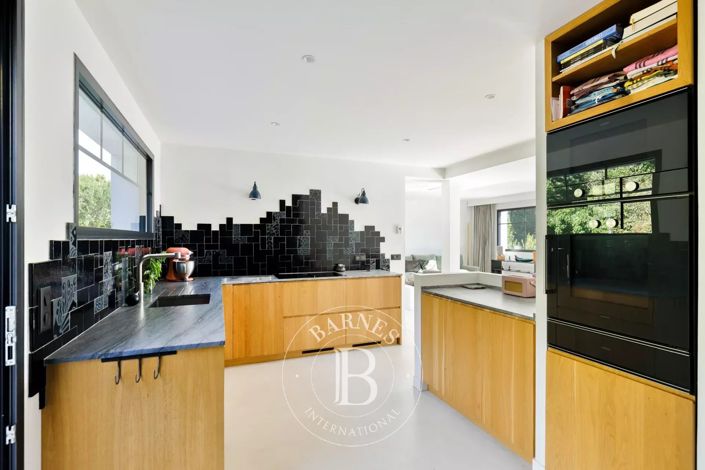 Image No.27-5 Bed House for sale