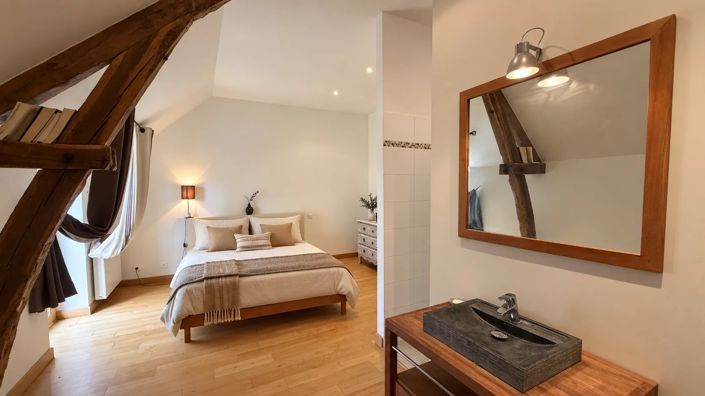 Image No.10-6 Bed House for sale