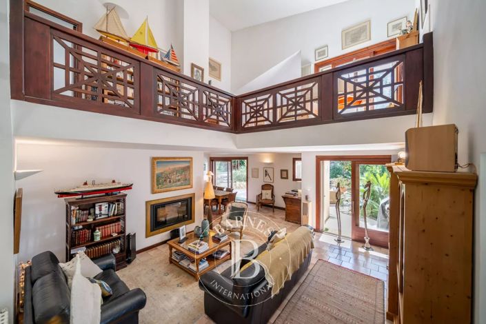 Image No.10-6 Bed House for sale