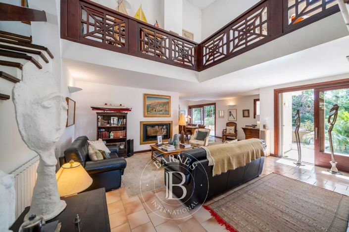 Image No.12-6 Bed House for sale