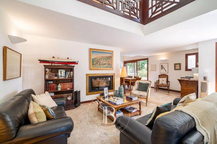 Image No.13-6 Bed House for sale