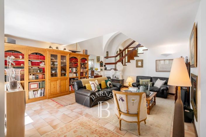 Image No.14-6 Bed House for sale