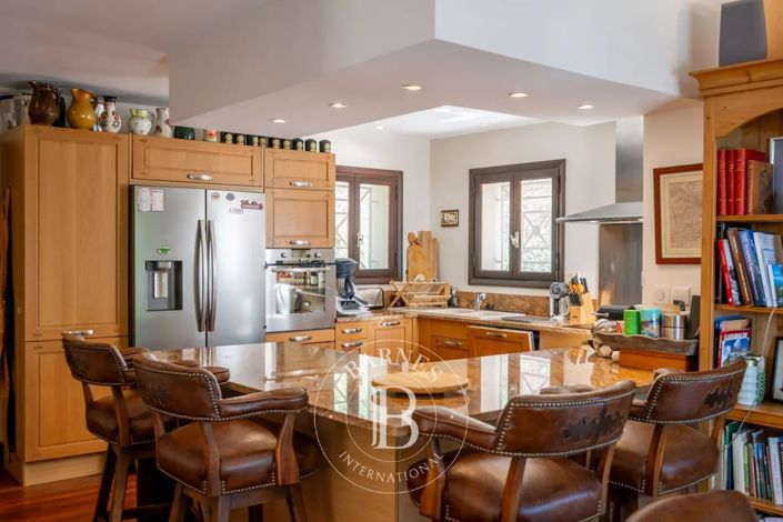 Image No.15-6 Bed House for sale