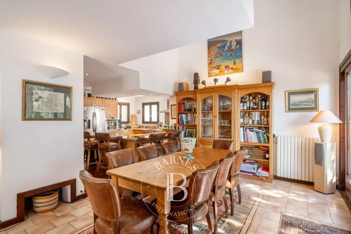 Image No.16-6 Bed House for sale