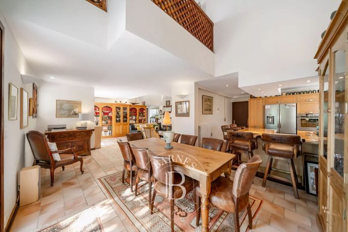 Image No.17-6 Bed House for sale