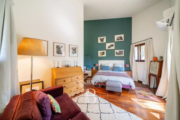 Image No.18-6 Bed House for sale