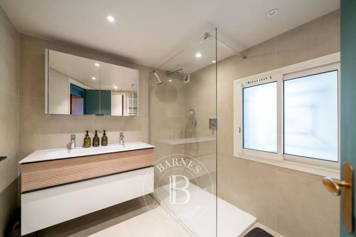 Image No.19-6 Bed House for sale