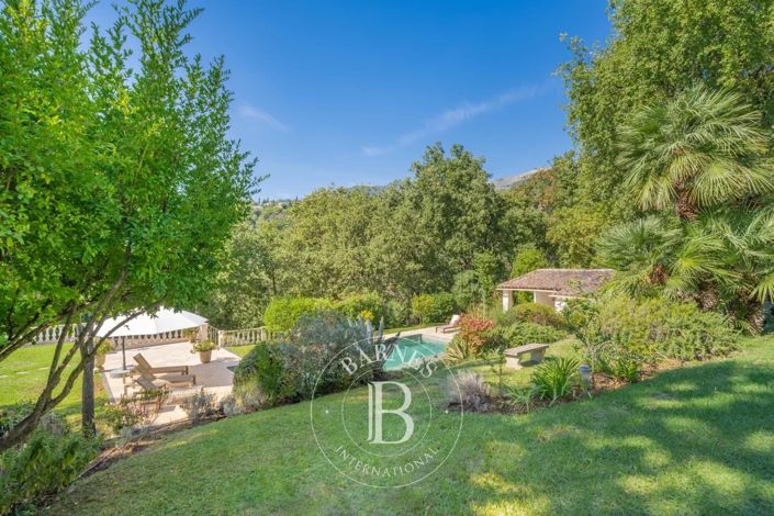 Image No.2-6 Bed House for sale