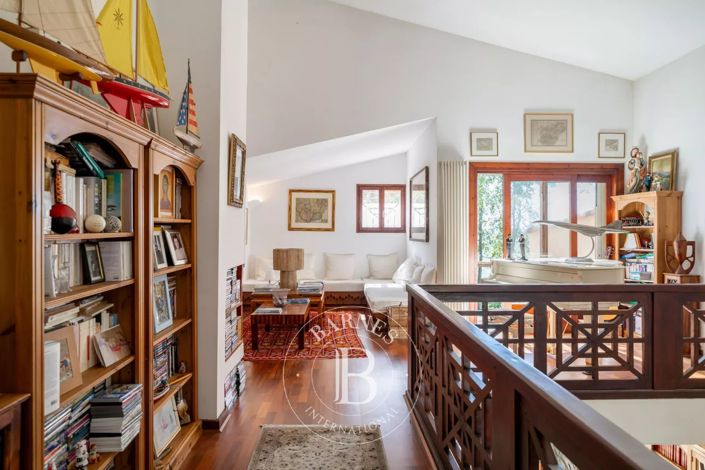 Image No.20-6 Bed House for sale