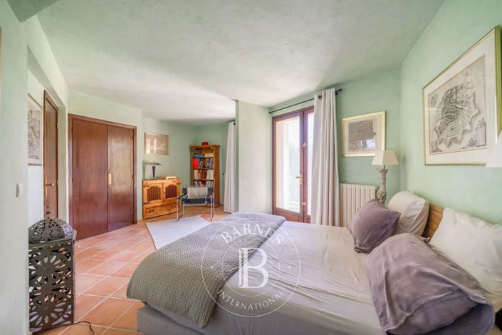 Image No.22-6 Bed House for sale