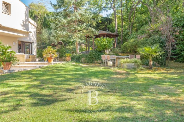 Image No.23-6 Bed House for sale
