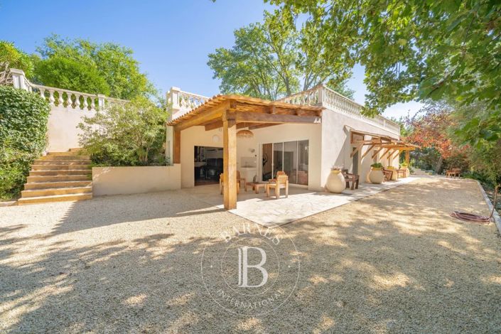Image No.24-6 Bed House for sale