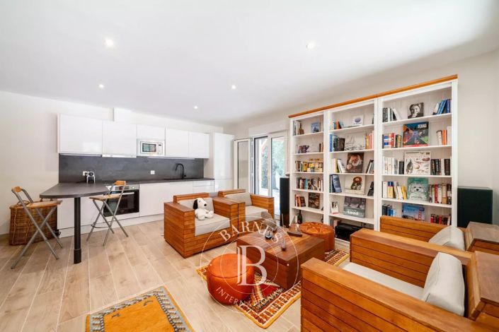 Image No.25-6 Bed House for sale