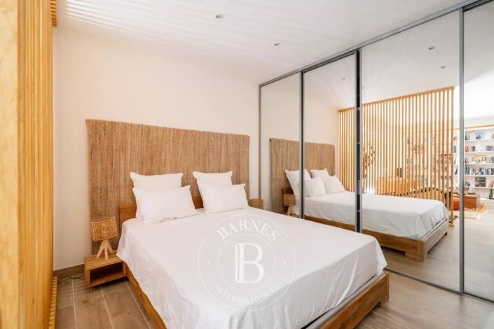 Image No.26-6 Bed House for sale