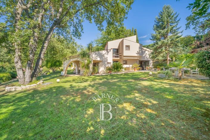 Image No.8-6 Bed House for sale