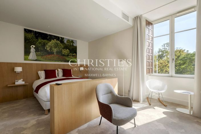 Image No.20-10 Bed Property for sale
