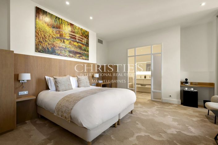 Image No.21-10 Bed Property for sale