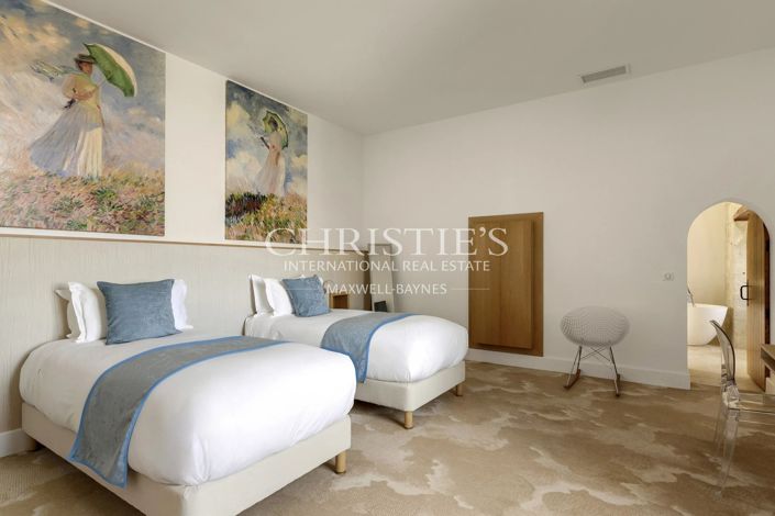 Image No.23-10 Bed Property for sale