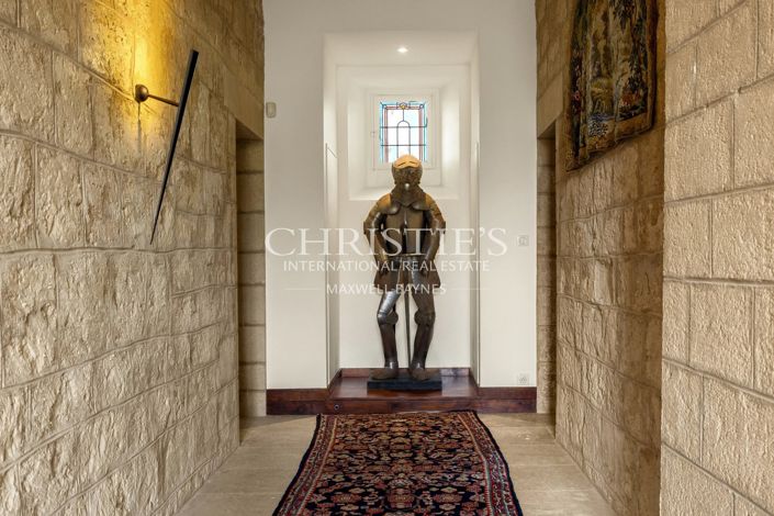 Image No.27-10 Bed Property for sale