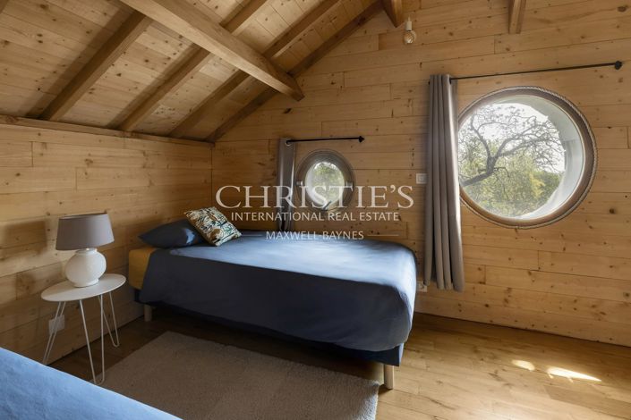 Image No.37-10 Bed Property for sale