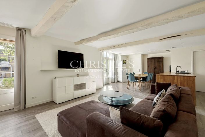 Image No.43-10 Bed Property for sale