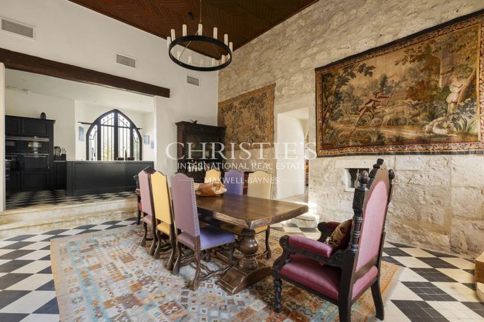 Image No.6-10 Bed Property for sale