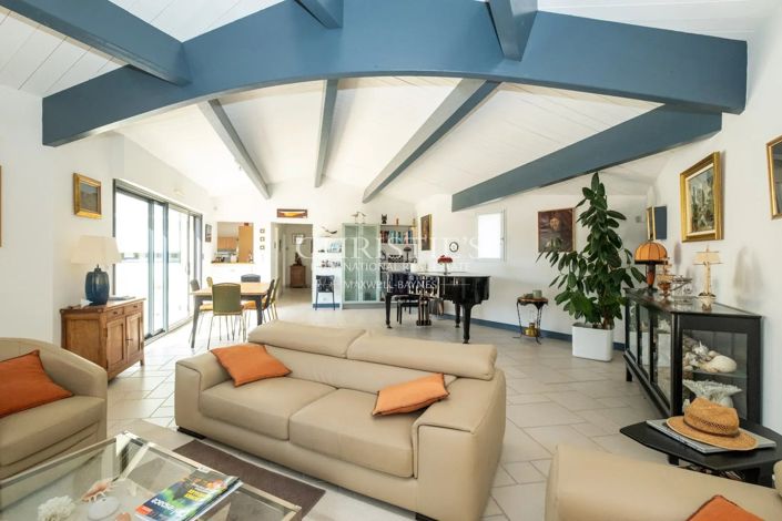 Image No.12-5 Bed House for sale