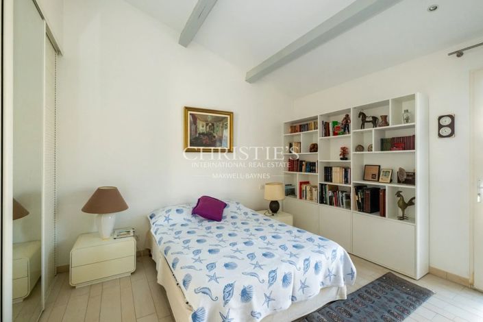 Image No.18-5 Bed House for sale