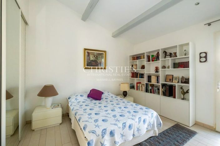 Image No.5-5 Bed House for sale