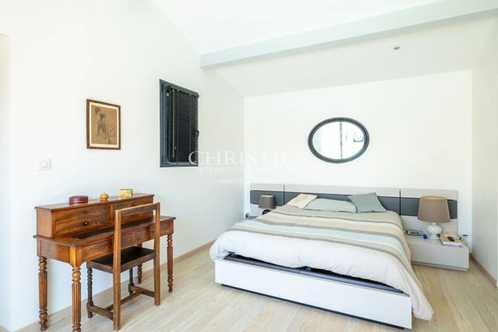 Image No.9-5 Bed House for sale