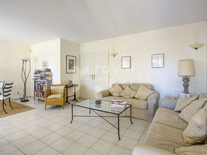 Image No.9-3 Bed House for sale