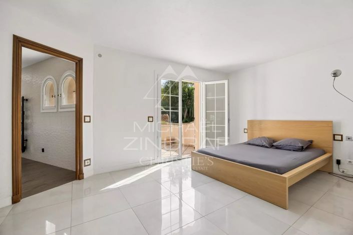 Image No.6-4 Bed House for sale