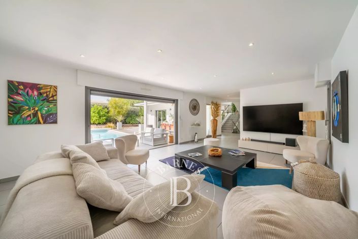 Image No.3-3 Bed House for sale