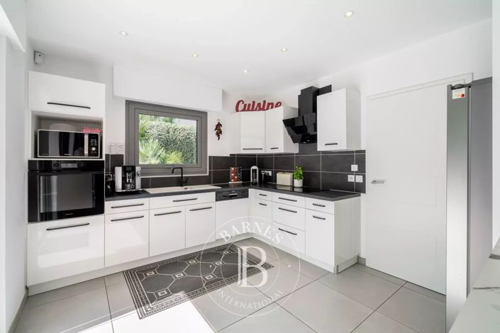 Image No.4-3 Bed House for sale
