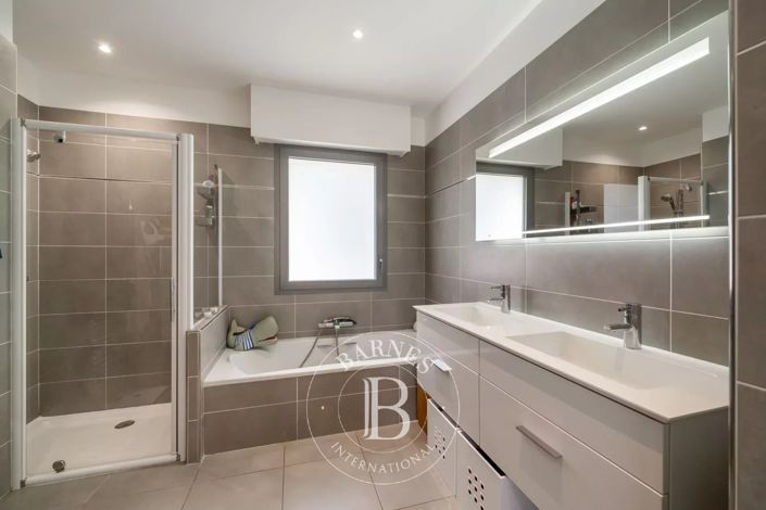 Image No.6-3 Bed House for sale