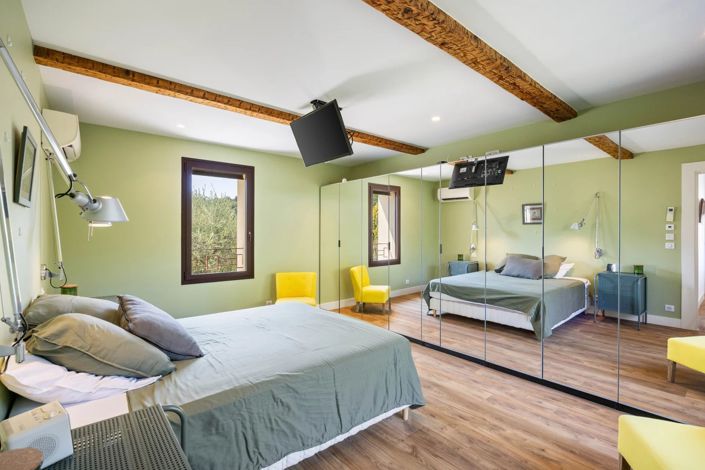 Image No.24-5 Bed House for sale