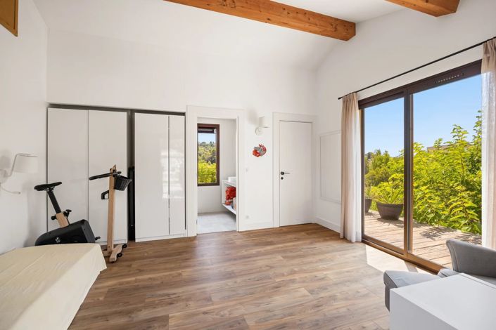 Image No.30-5 Bed House for sale