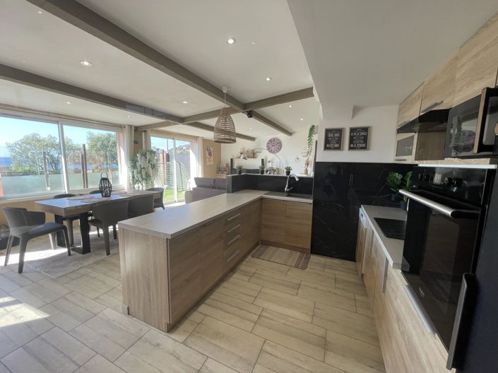 Image No.7-5 Bed House for sale