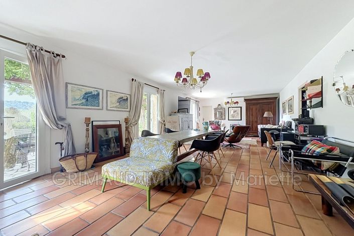 Image No.8-4 Bed House for sale
