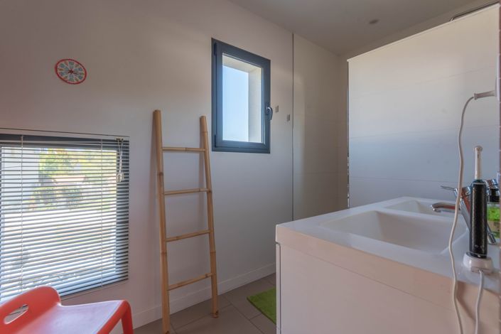Image No.11-4 Bed House for sale