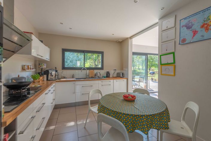 Image No.8-4 Bed House for sale