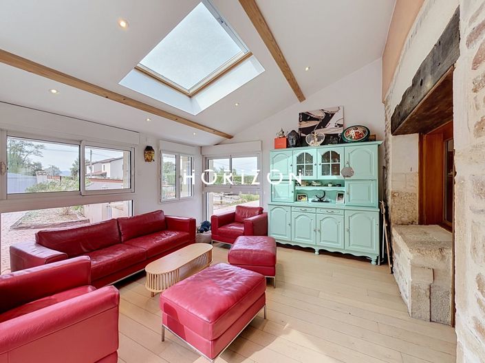 Image No.8-4 Bed House for sale