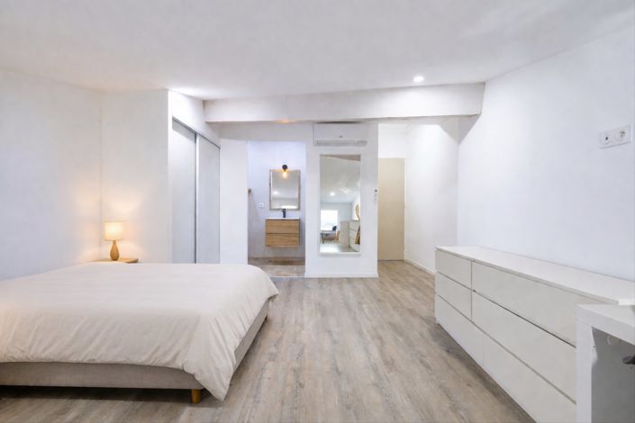 Image No.12-5 Bed Apartment for sale