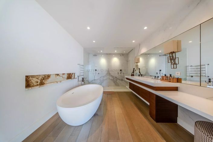 Image No.18-6 Bed Apartment for sale
