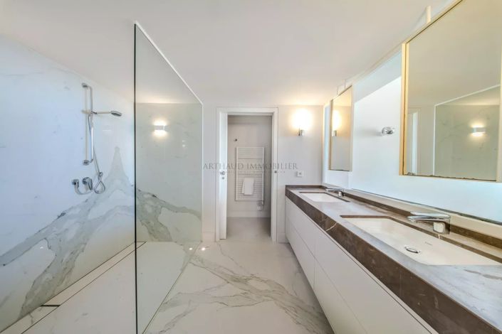 Image No.24-6 Bed Apartment for sale