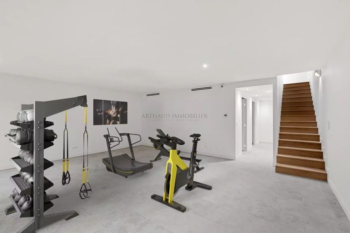 Image No.21-3 Bed House for sale