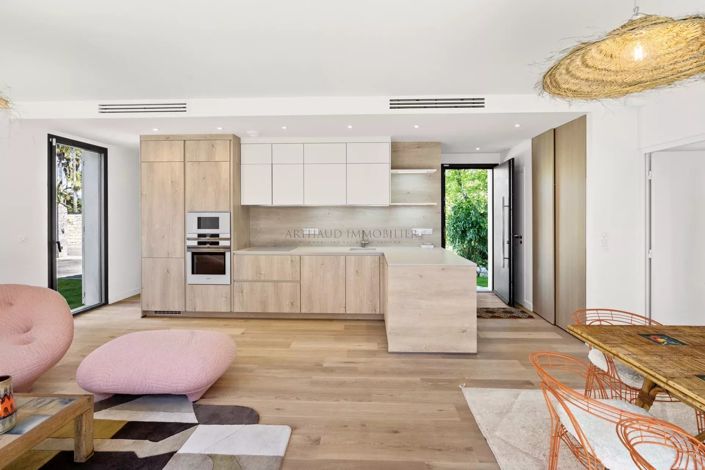 Image No.8-3 Bed House for sale