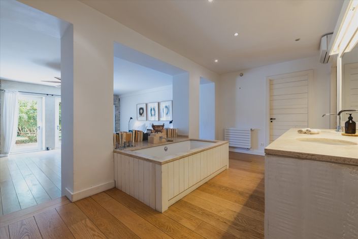 Image No.17-5 Bed House for sale