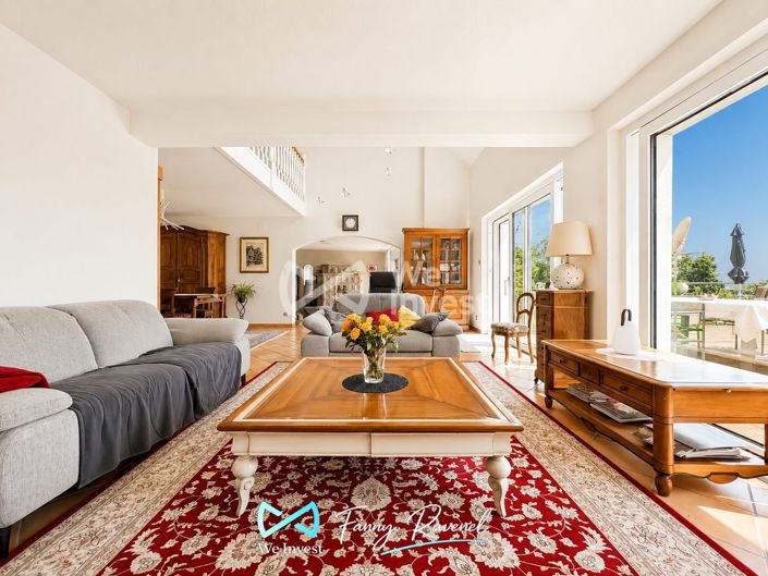 Image No.6-5 Bed Property for sale