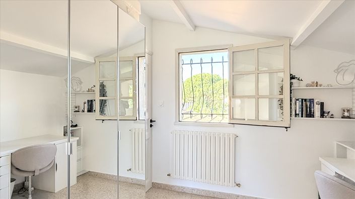 Image No.18-4 Bed House for sale